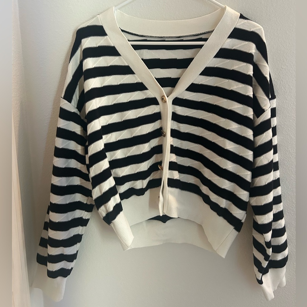 Commense Black & White Striped Sweater - L